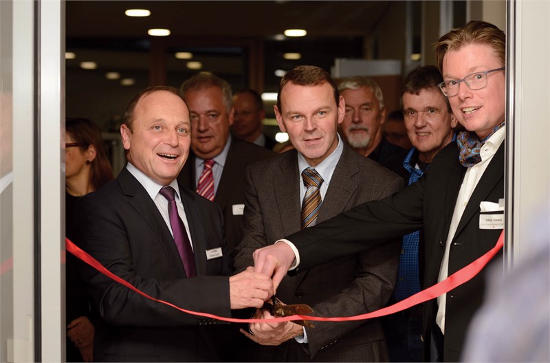 <p>Christian Binder, CEO Syslogic Group; Dr. Fritz Jaeckel, head of the Sachsen state chancellery; and architect Patrick Zimmer open the new Syslogic branch in Bannewitz, near Dresden.</p>