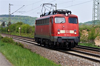 Eine Einheitselektrolokomotive der deutschen Bahn – ähnliche Modelle modernisiert AAIT aus Nürnberg.