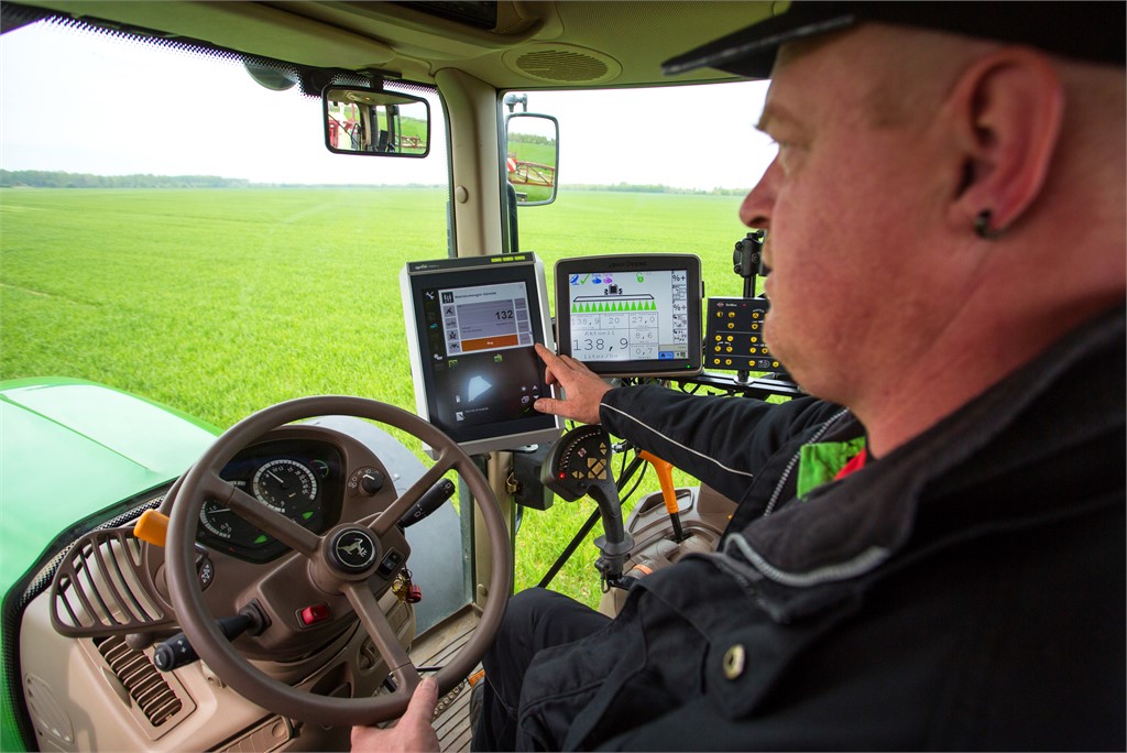 uses of computer in agriculture