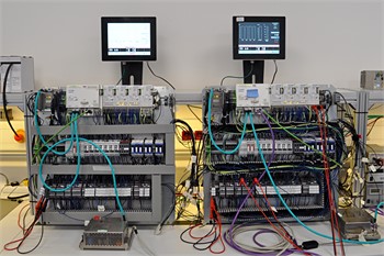 Die Touch Panel Computer aus der PCAP-Serie von Syslogic werden für eine Bahnapplikation getestet.