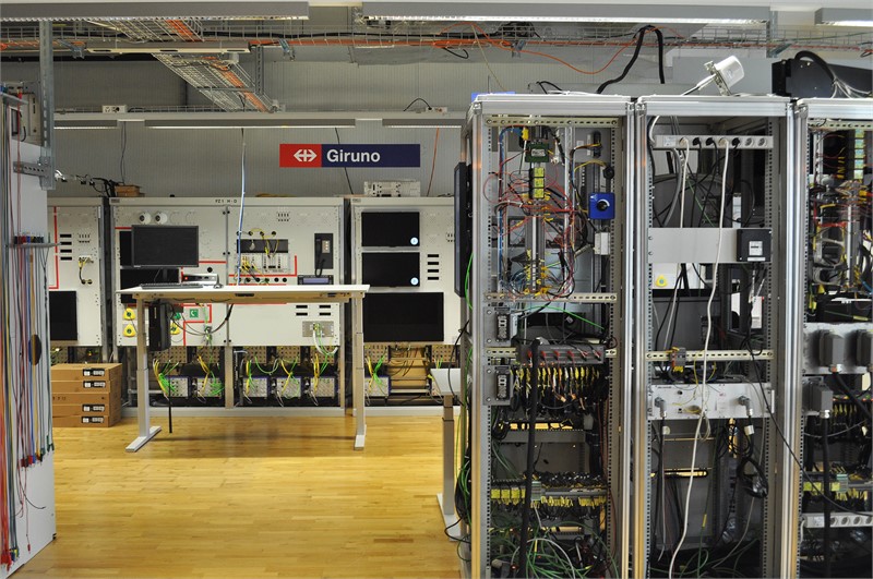 <p>Im SBB Testlabor in Bern werden Elektronikkomponenten und -systeme auf Herz und Nieren geprüft, bevor sie in Fahrzeugen eingebaut werden.</p>